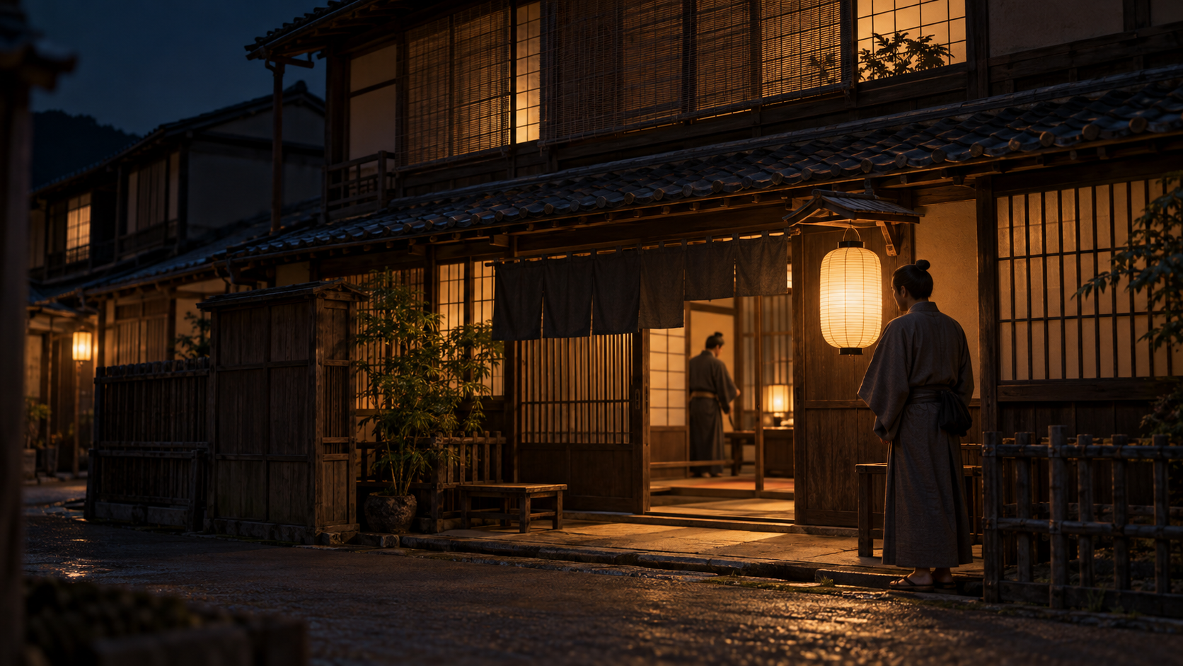 夜の木造の宿の入口に立つ匿名人物と室内の灯り