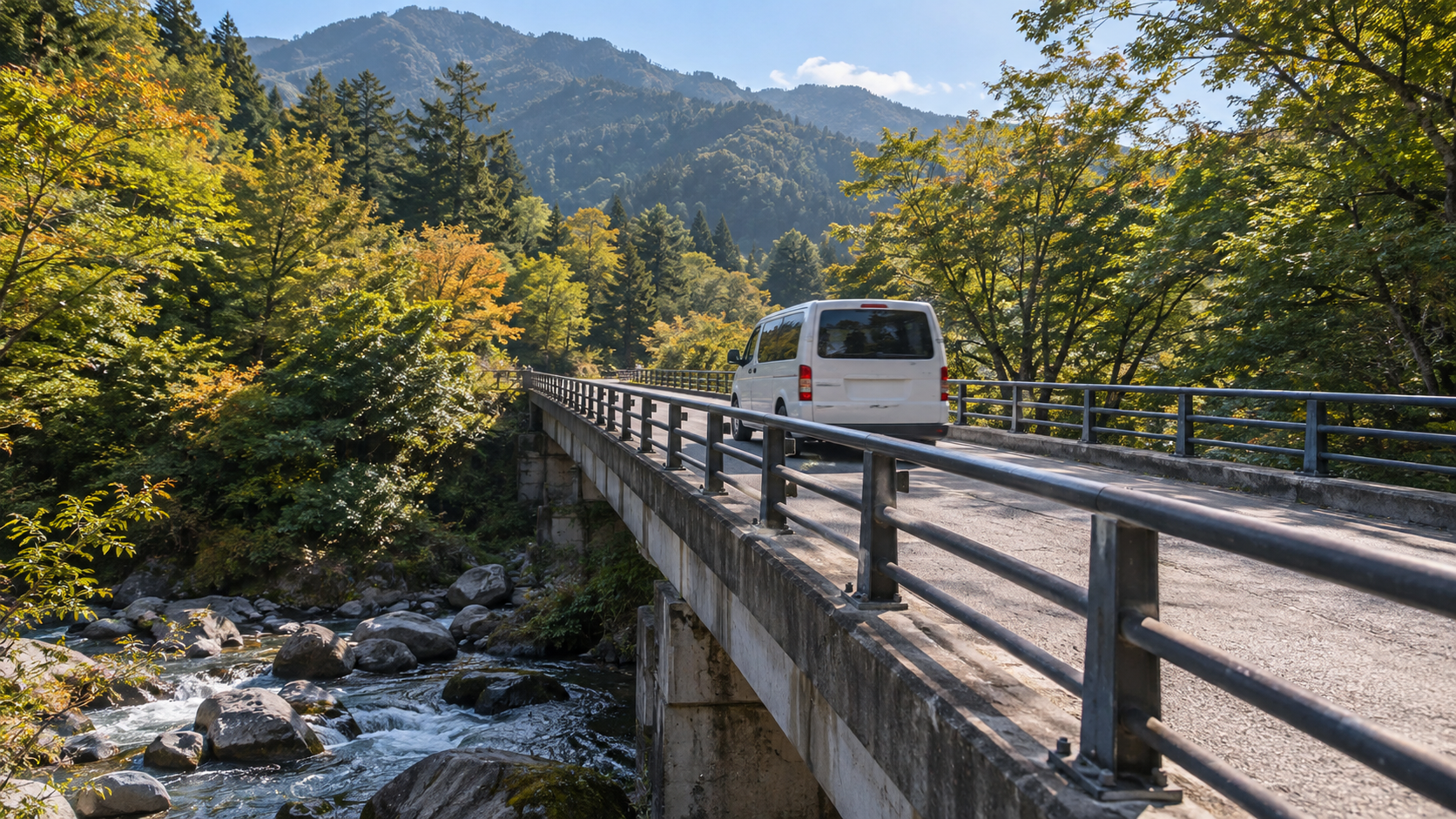 山間の橋を車が渡る現代交通の創作情景